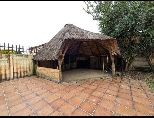 3 BEDROOM FREEHOLD FOR SALE IN RIDGEWAY